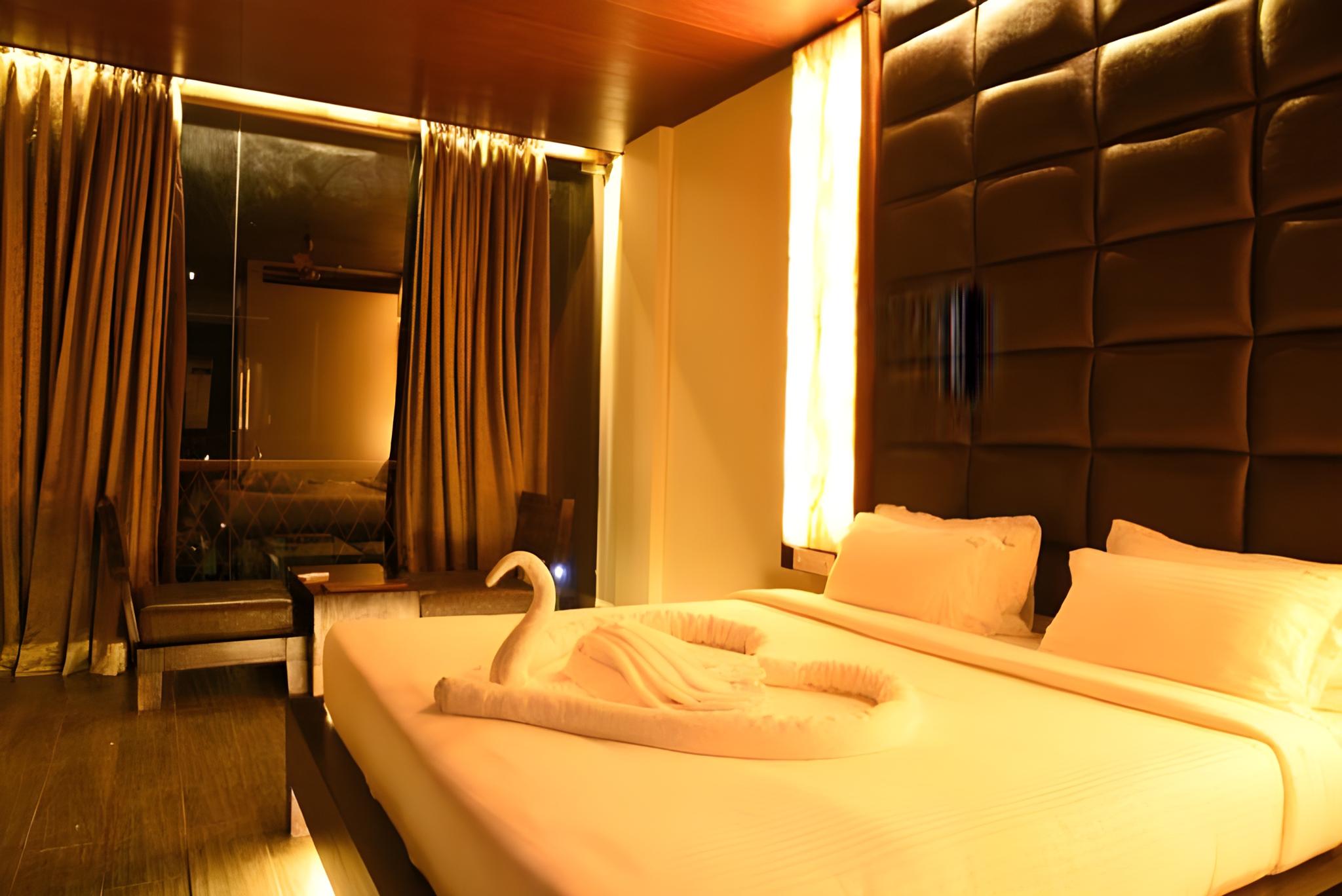 Premium, King Bed, Pool View