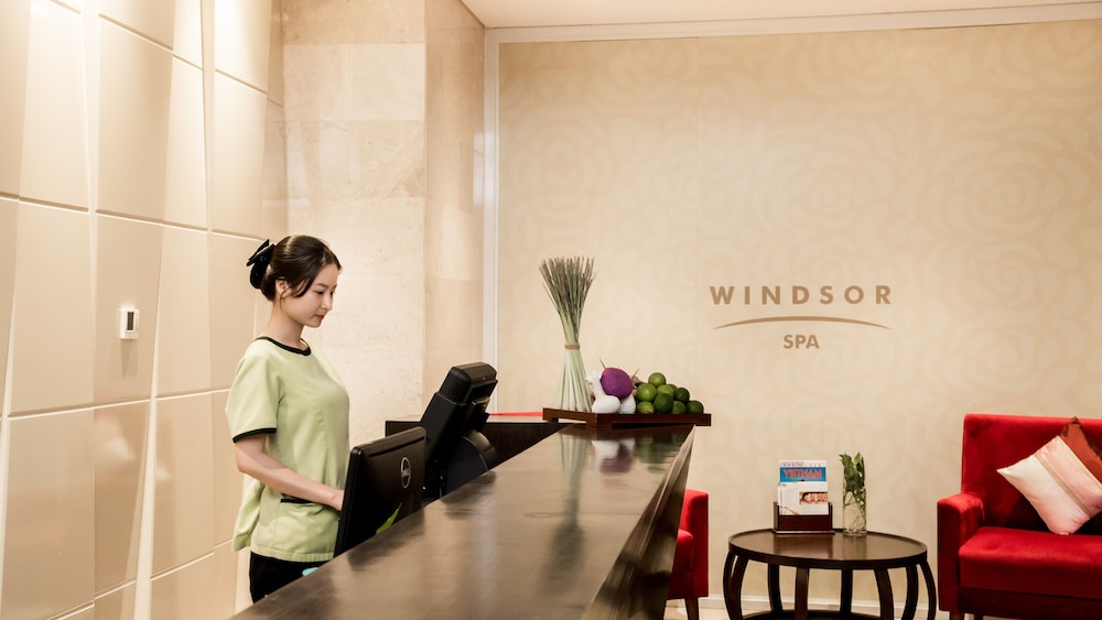 Windsor Plaza Hotel 12/78