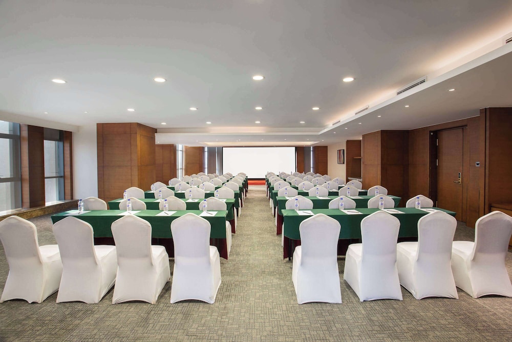 Days Hotel by Wyndham Jilin Railway Station 12/16