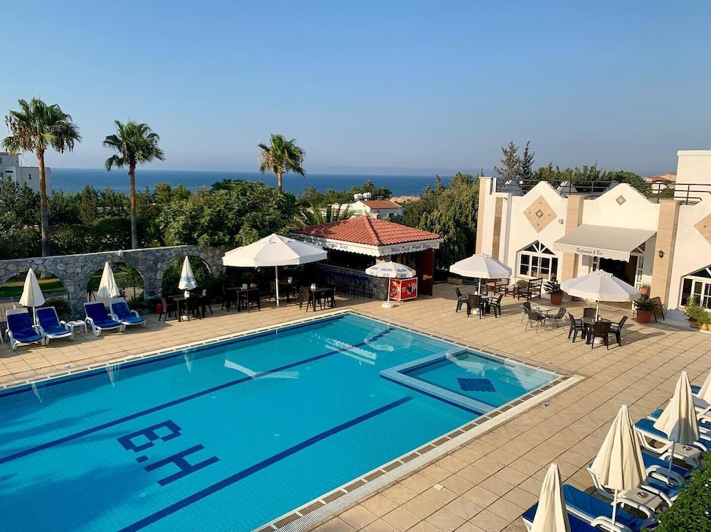 BARE HILL HOLIDAY VILLAGE 20/44
