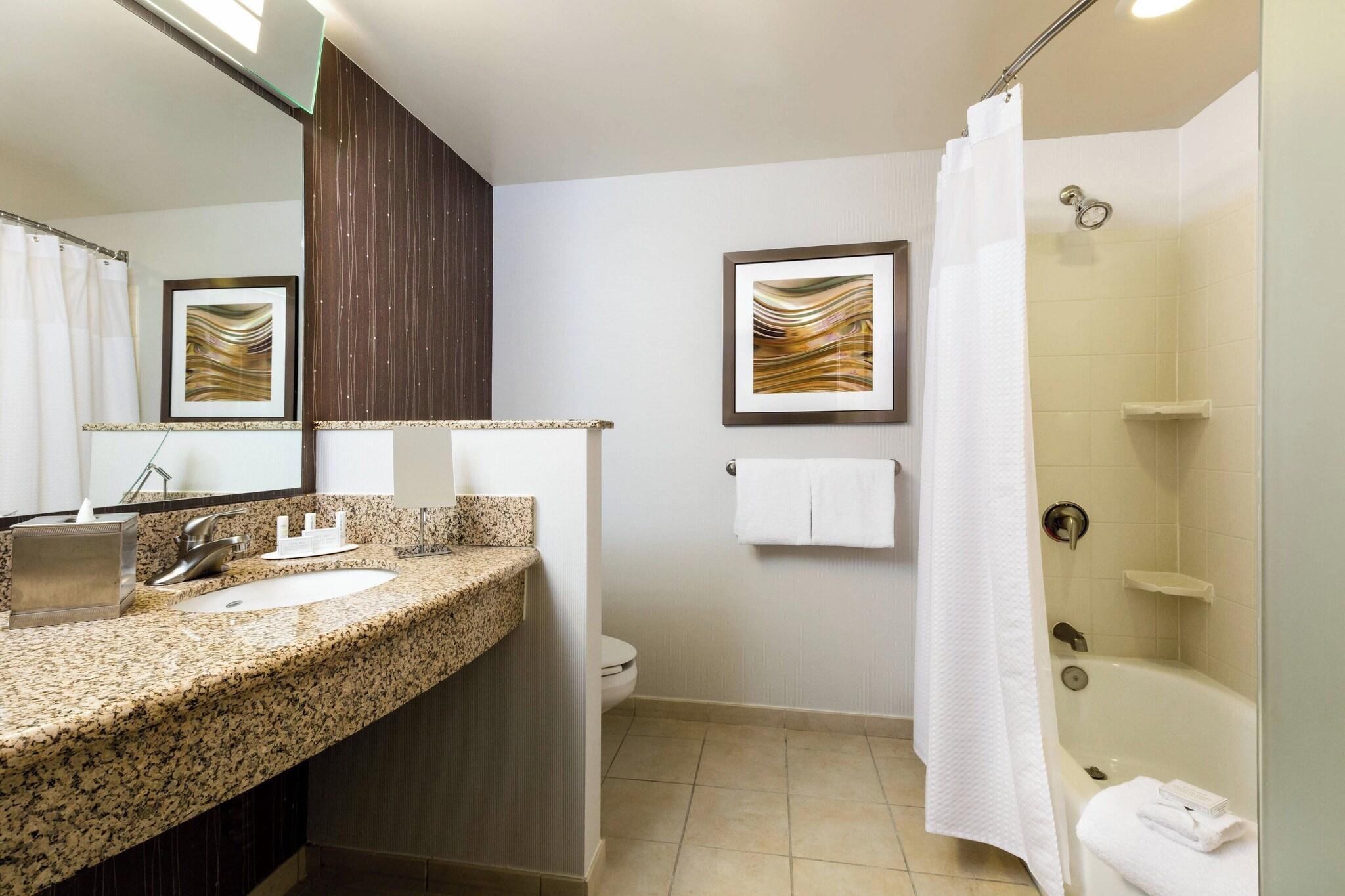 غرفة رباعية لذوي الإعاقة، Courtyard By Marriott Houston By the Galleria 2/2