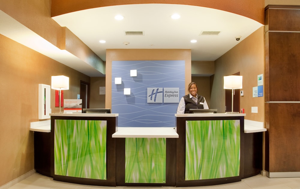 Holiday Inn Express Suites St Louis Airport 9/58