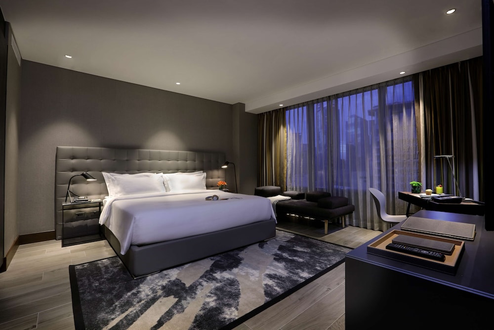 Makati Diamond Residences 15/42