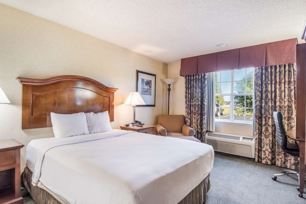 Red Lion Hotel Portland Airport 12/33