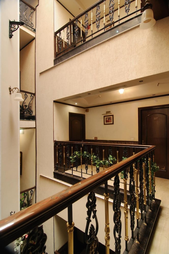 Diplomat Residency 42/46