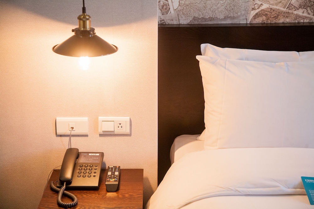 Khan Hotel 24/50