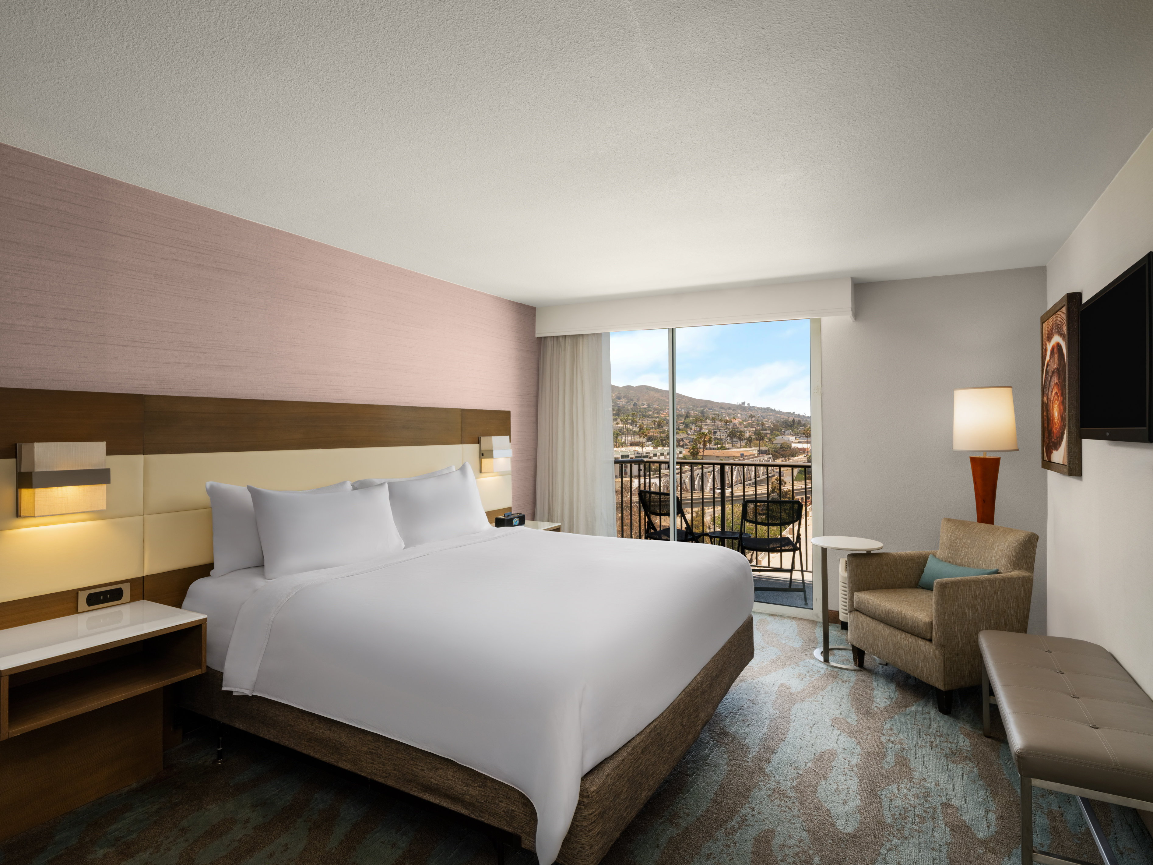 Crowne Plaza Ventura Beach 32/74