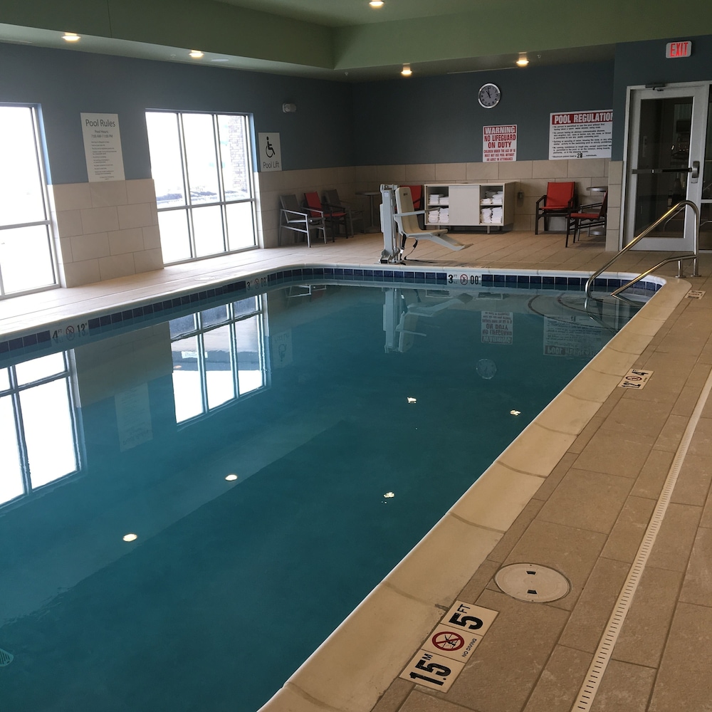 Holiday Inn Express and Suites Nebraska City 24/41