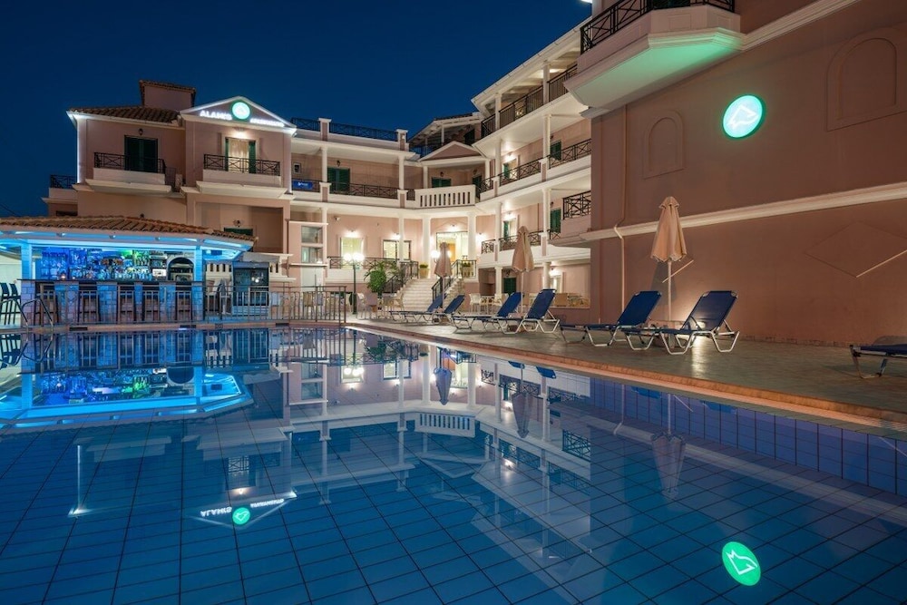 Alamis Apartments 3/50