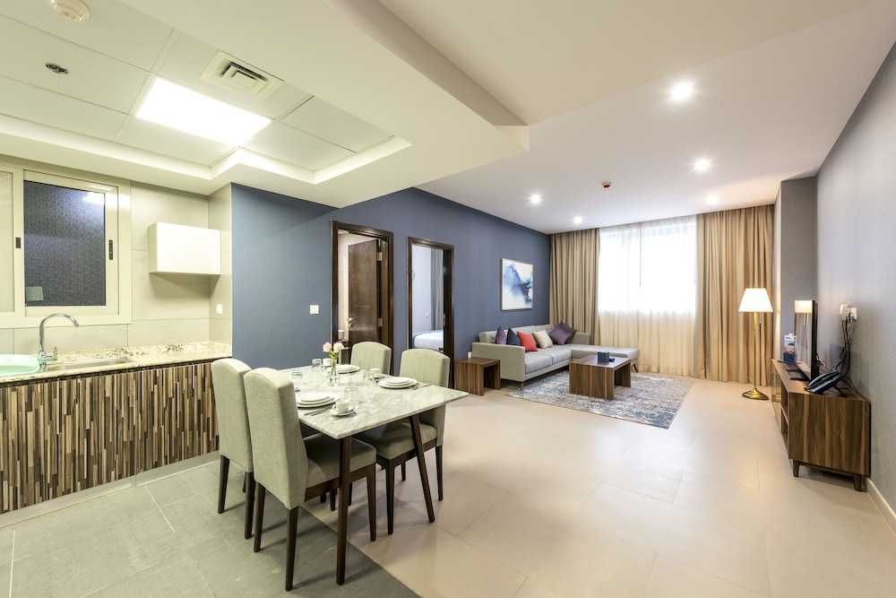 Luxe Grand Hotel Apartments 104/113