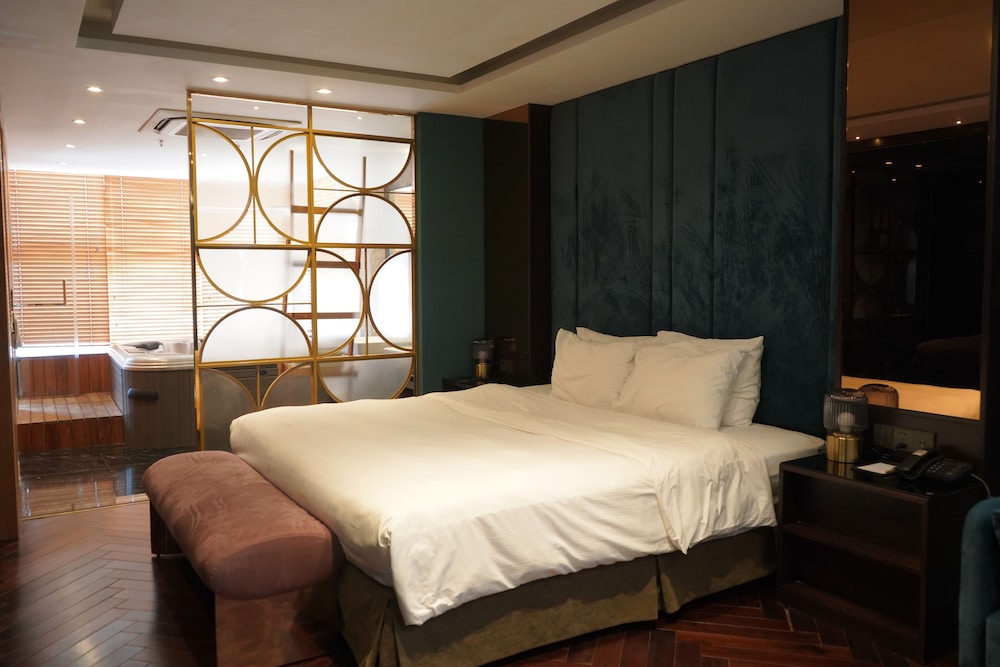 Golden Silk Boutique Hotel 30/70