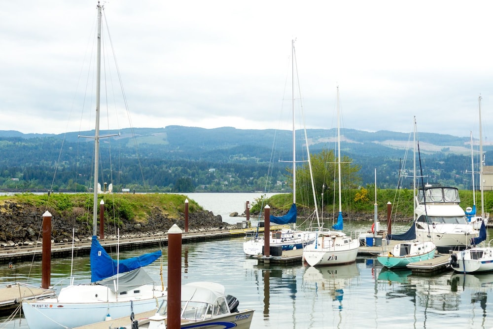 Columbia Gorge Inn 34/57