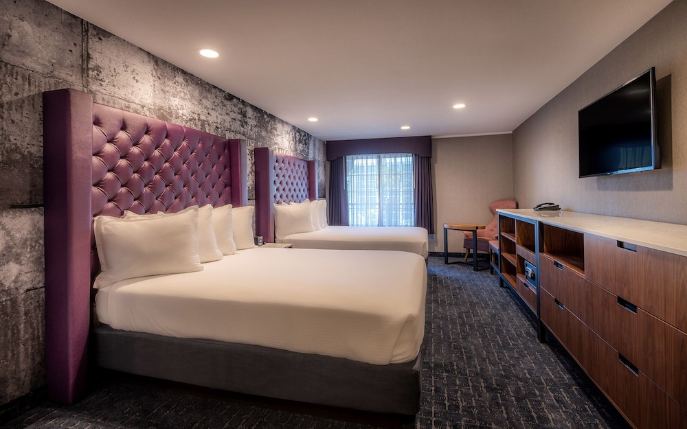 Camelot Inn And Suites 24/62