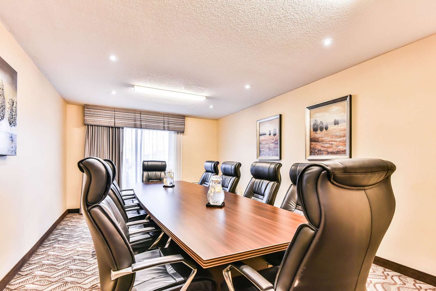 Comfort Inn & Suites Ambassador Bridge 33/39