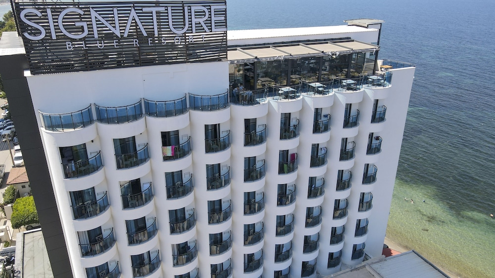 Signature Blue Resort 7/50