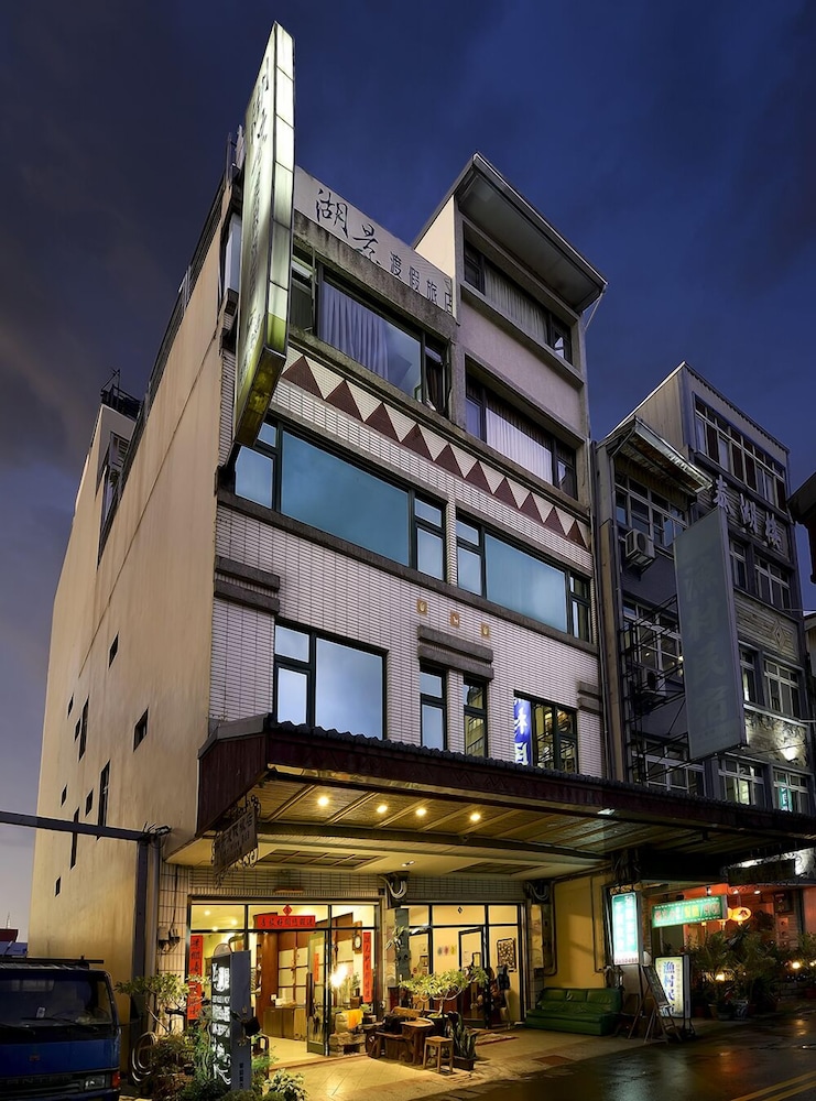 Lake View Hotel 2/47