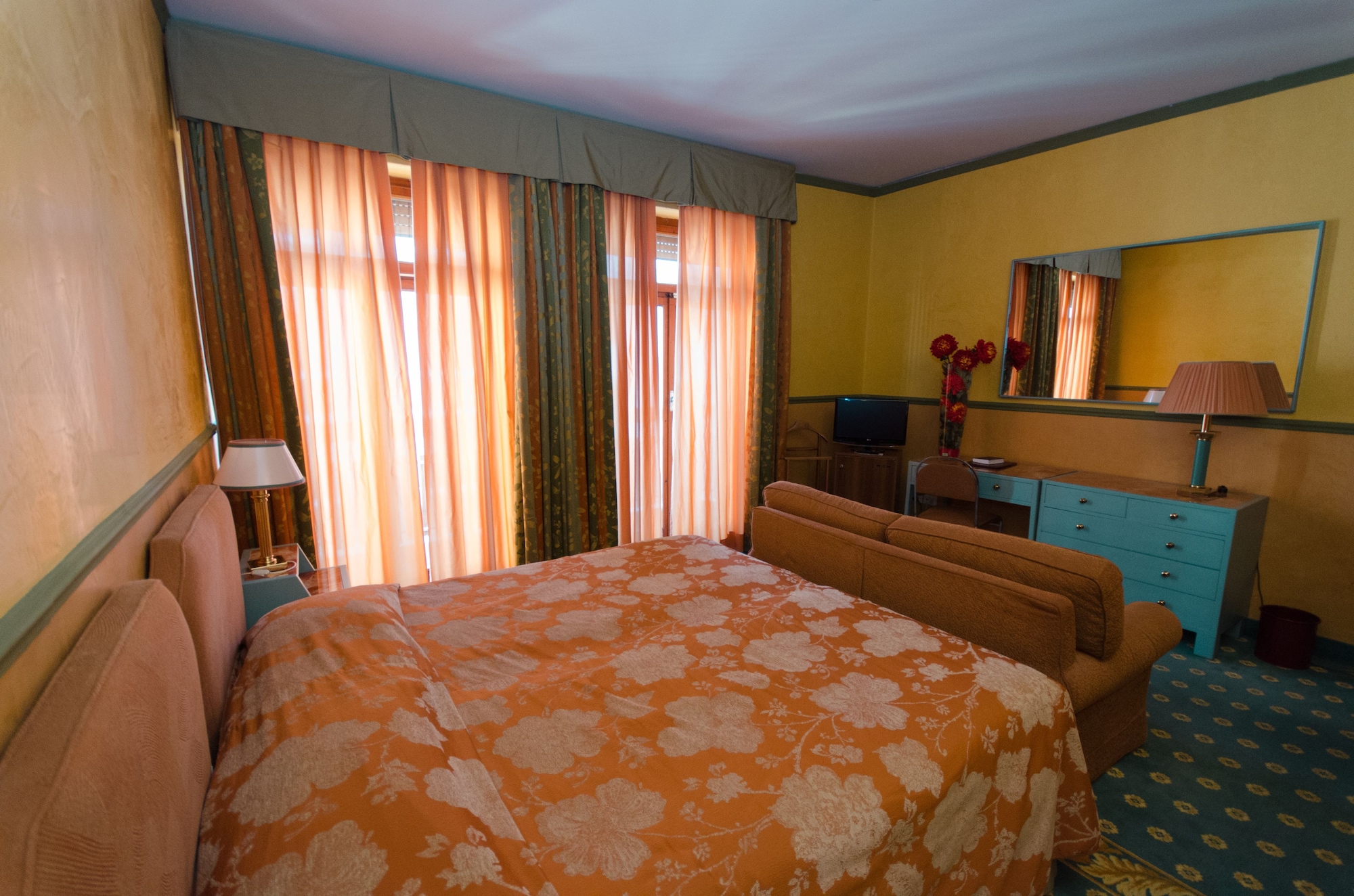 COMFORT, DOUBLE BED