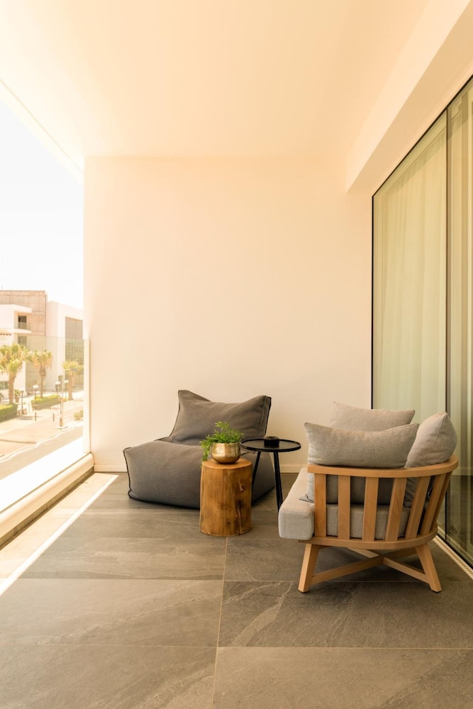 Abacus Suites 32/82
