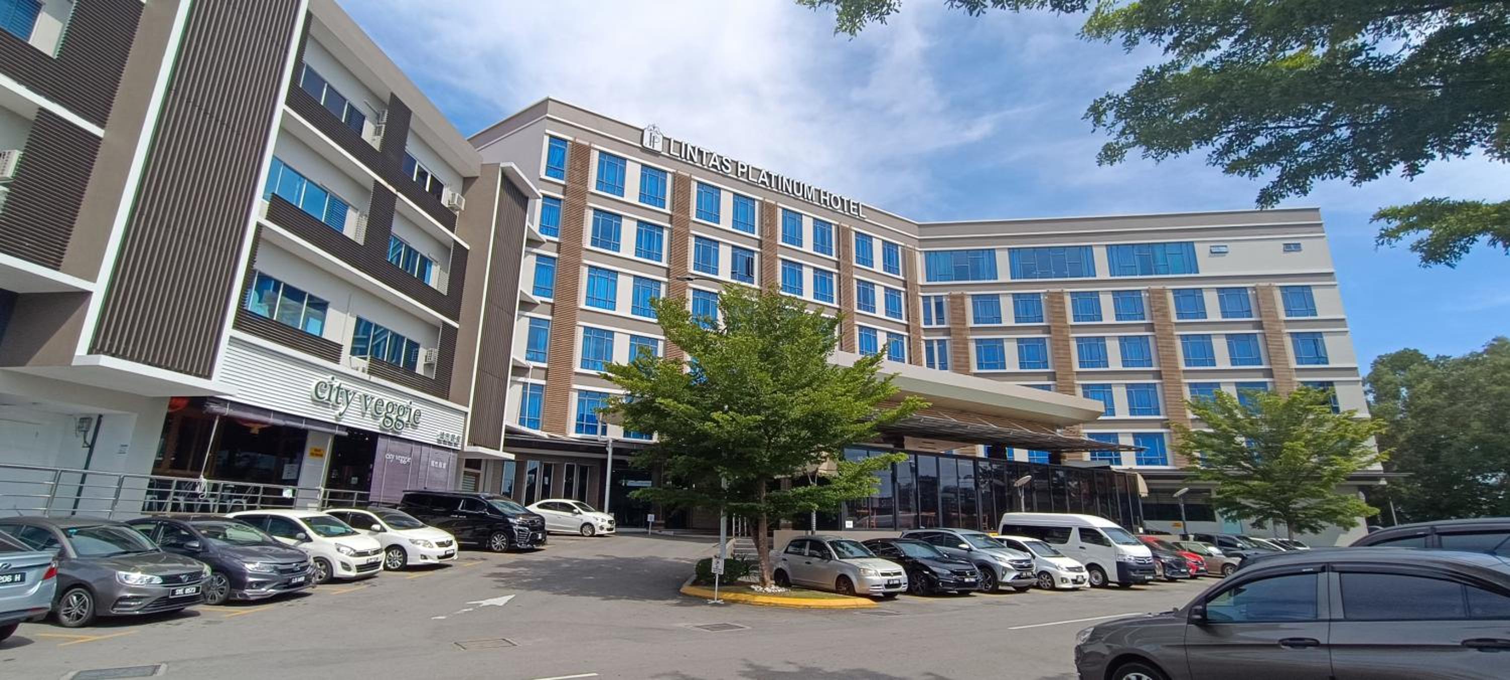 Lintas Platinum Hotel 50/59