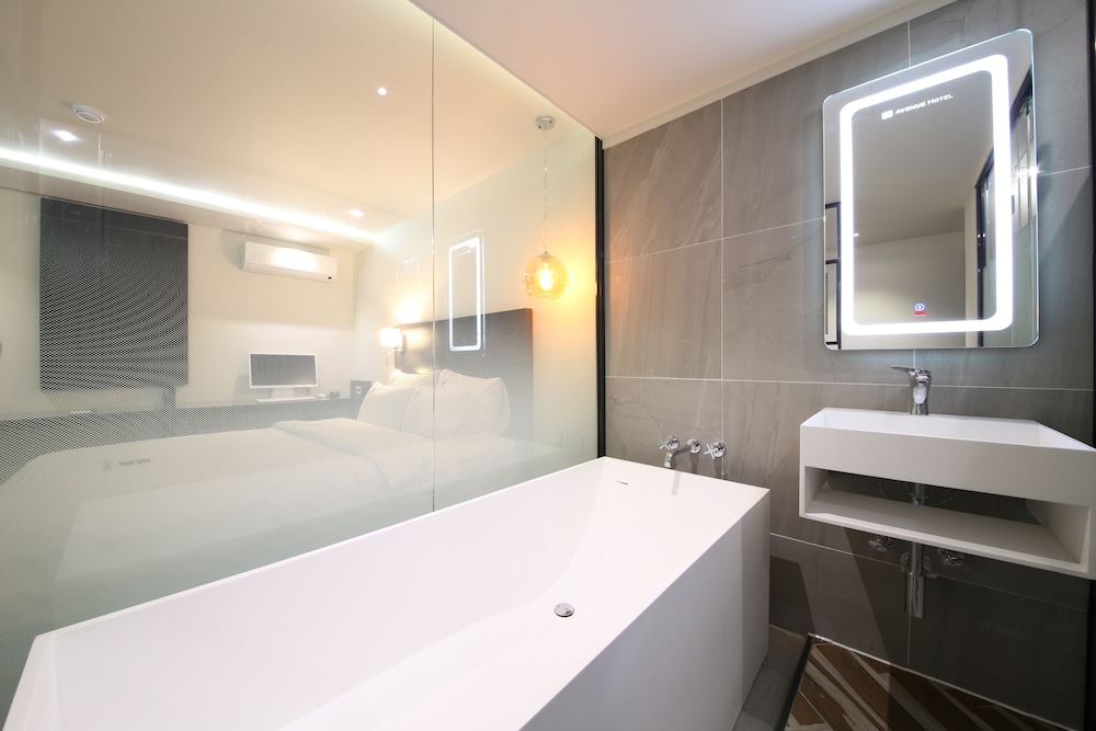 Avenue Hotel 36/41