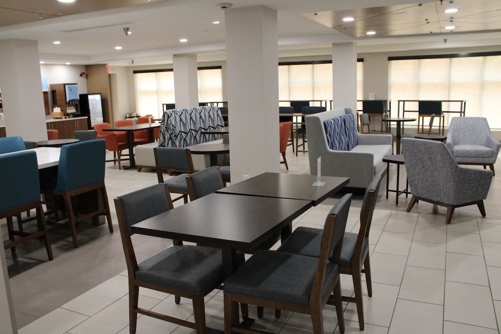 Holiday Inn Express Hotel And Suites Birmingham Irondale East 33/50