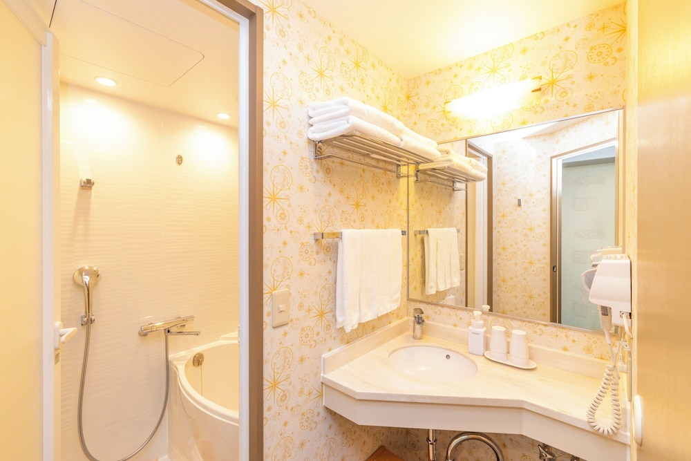 TOKYO DISNEY CELEBRATION HOTEL 49/50