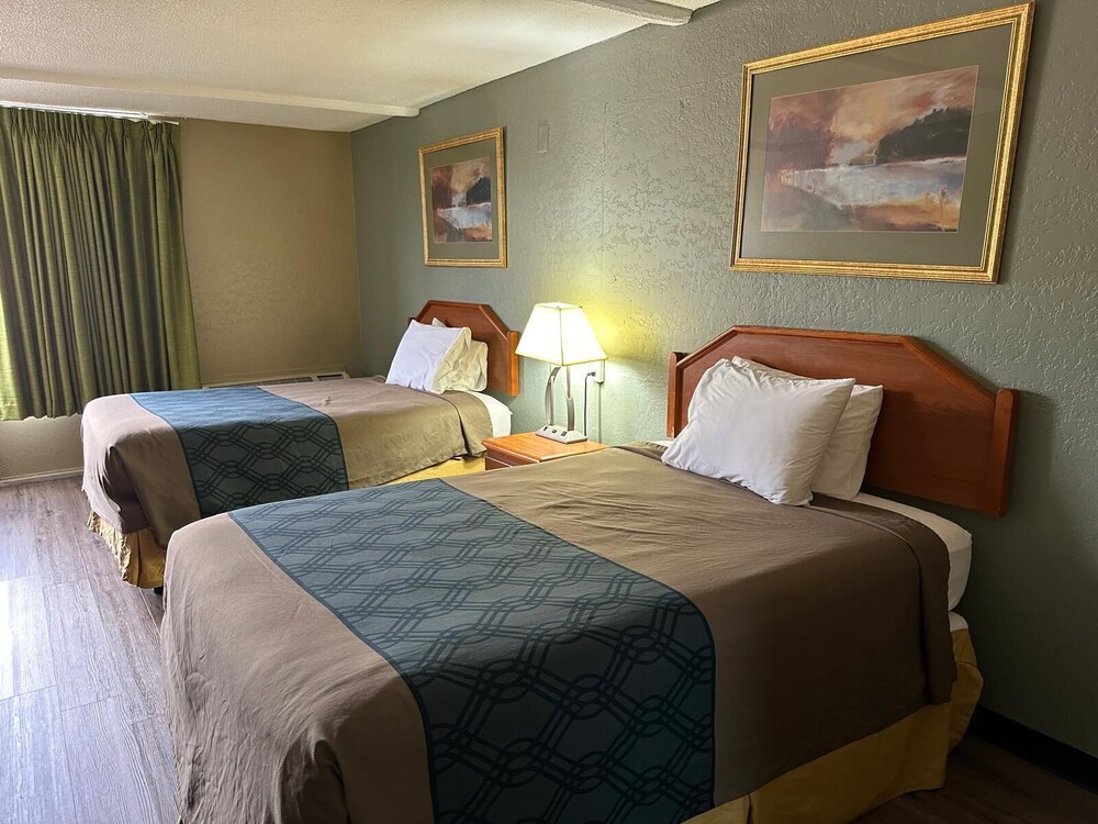 Rodeway Inn Stone Mountain 27/64