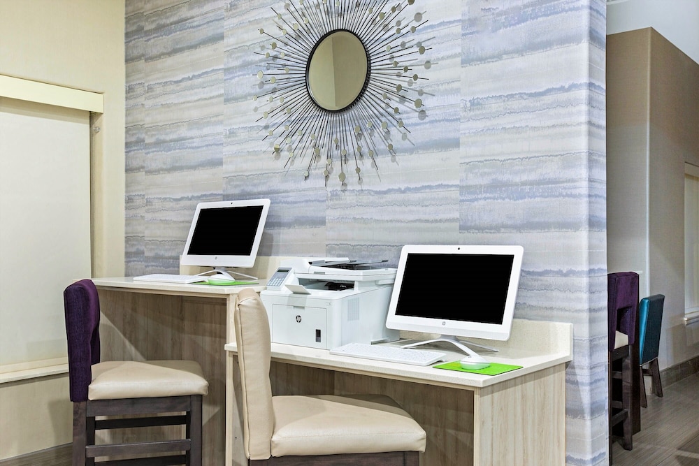 La Quinta Inn & Suites by Wyndham Pharr North McAllen 52/58