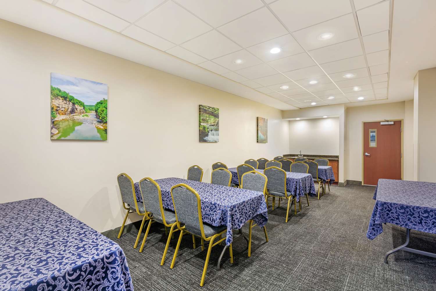 Best Western Plus Victor Inn & Suites 32/35