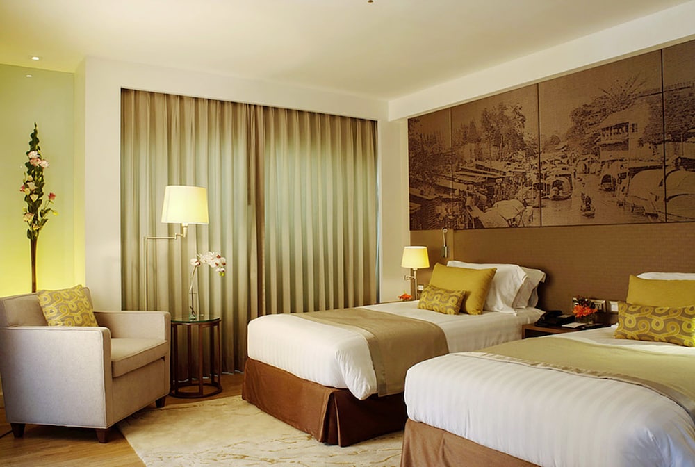 GRAND DIAMOND SUITES 10/71