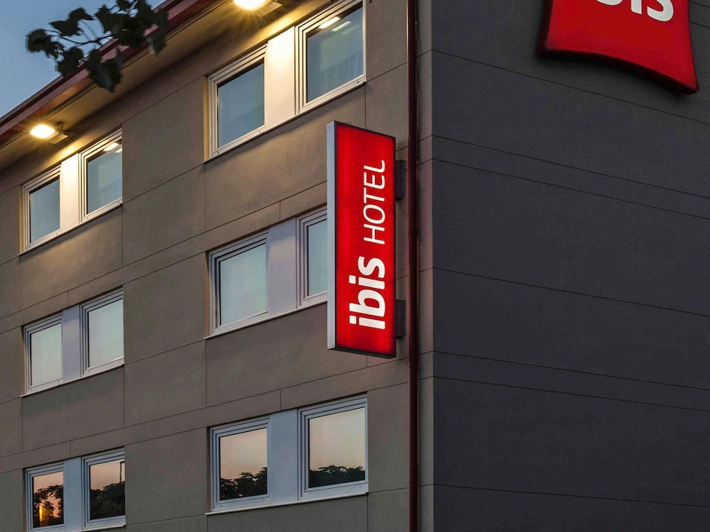 IBIS BARCELONA CORNELLA 2/36