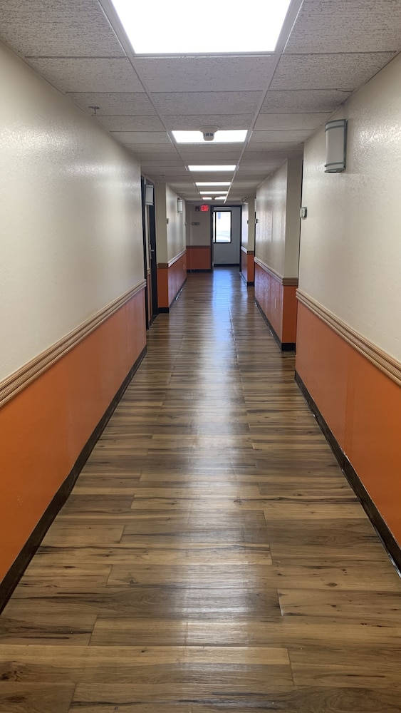 Regency Inn And Suites 25/51