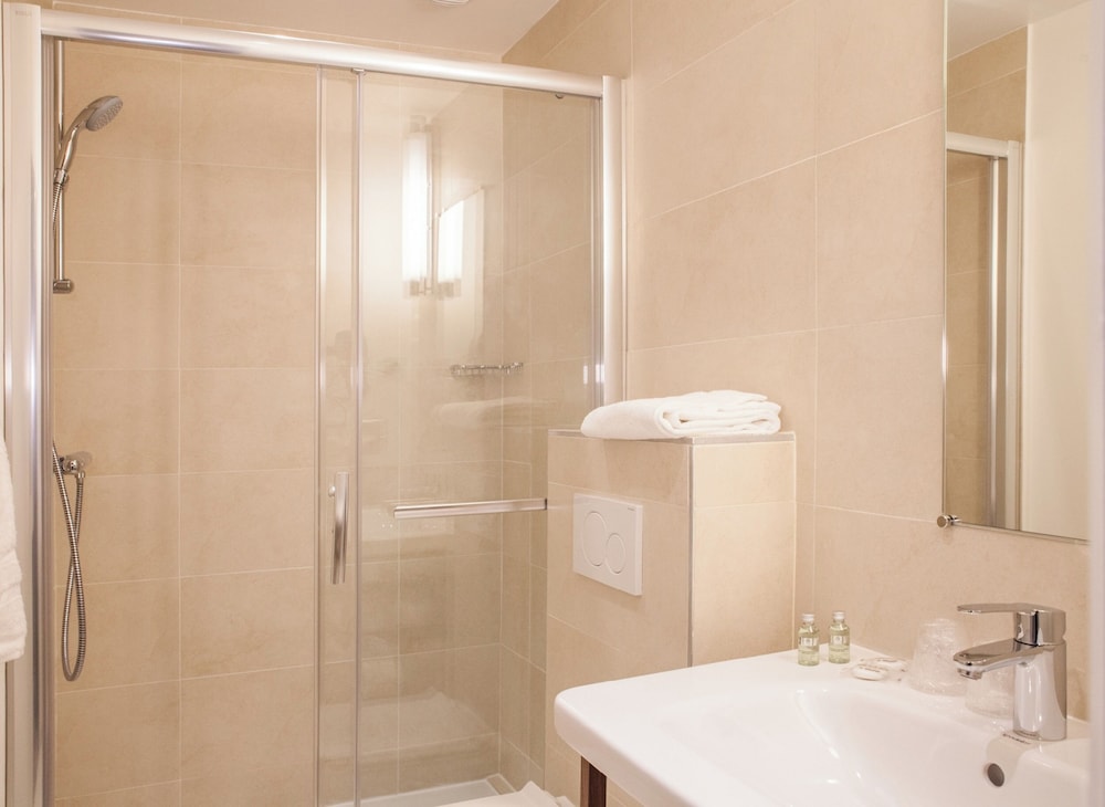 COMFORT HOTEL SIXTEEN PARIS MONTROUGE 67/67