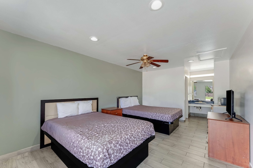 Americas Best Value Inn San Antonio Downtown Riverwalk 14/42