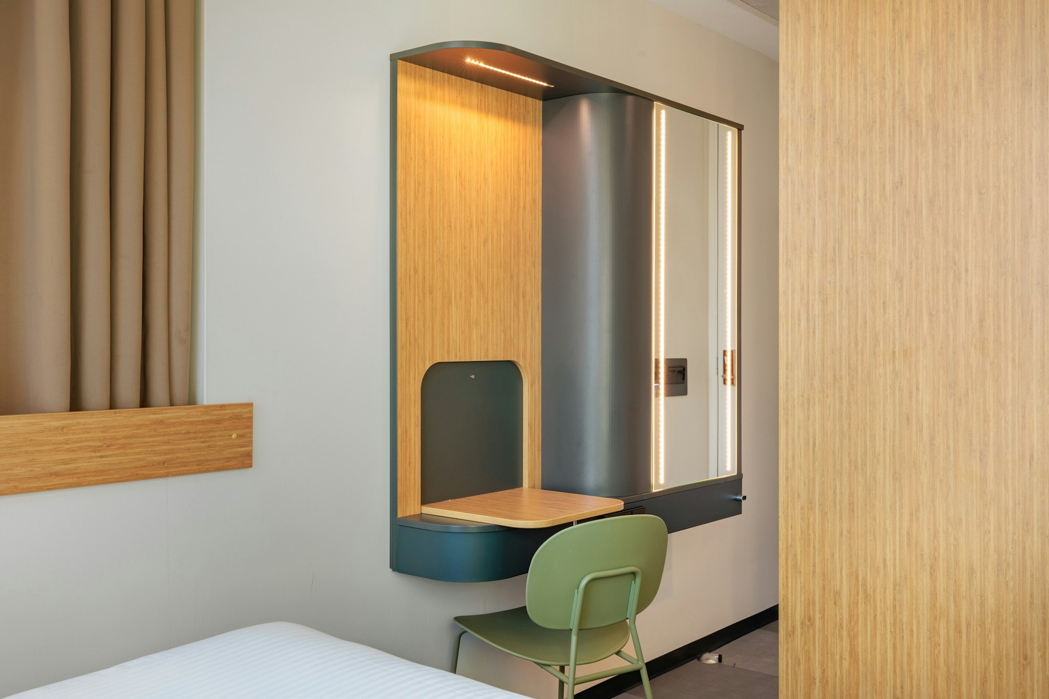 Maxhotel Amsterdam Airport Schiphol 9/21