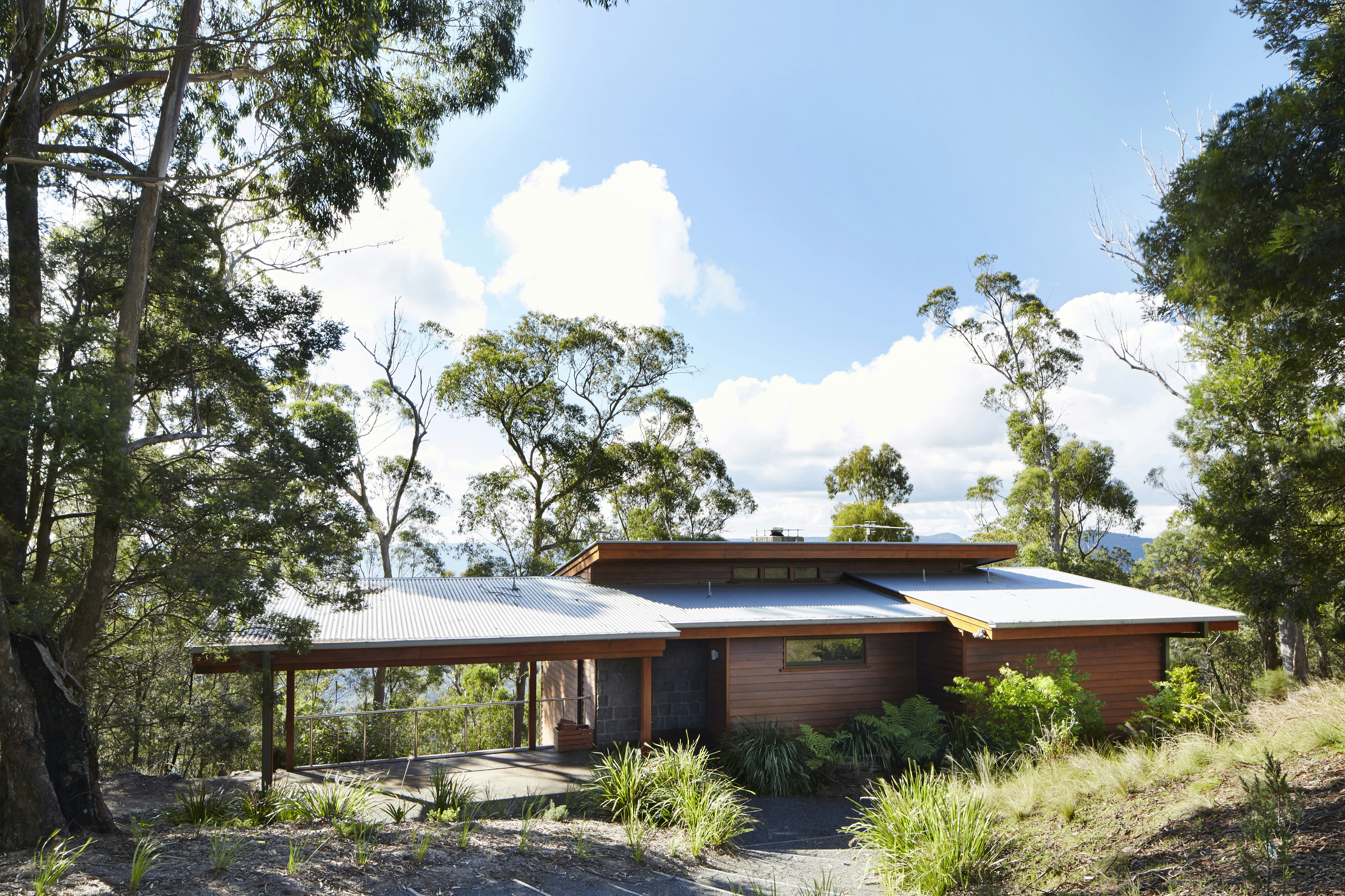 Spicers Peak Lodge 4/82
