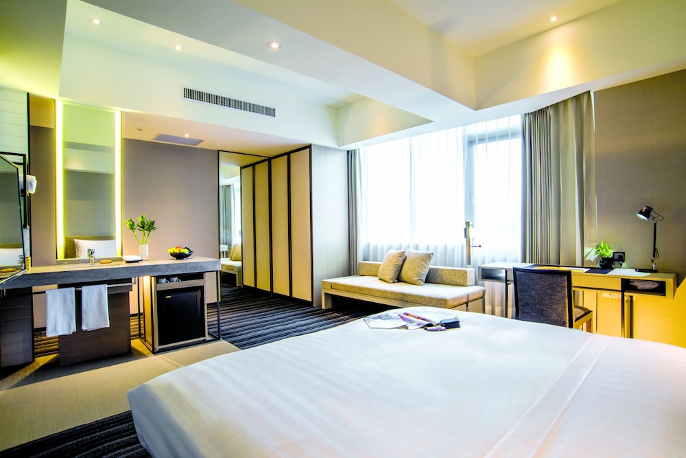 DELUXE, DOUBLE BED