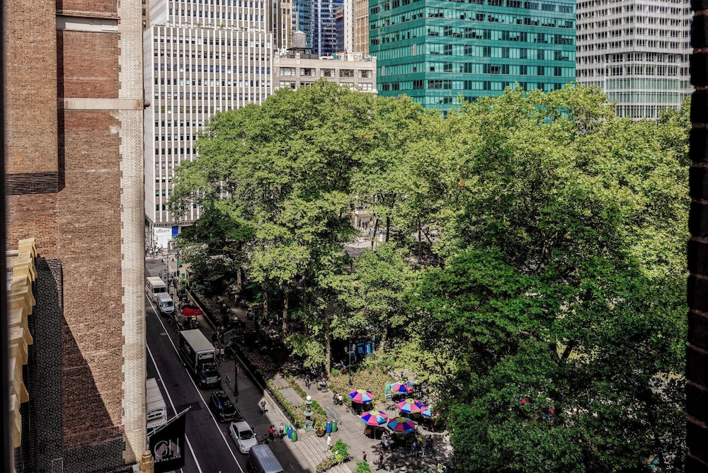 Bryant Park Hotel 61/62