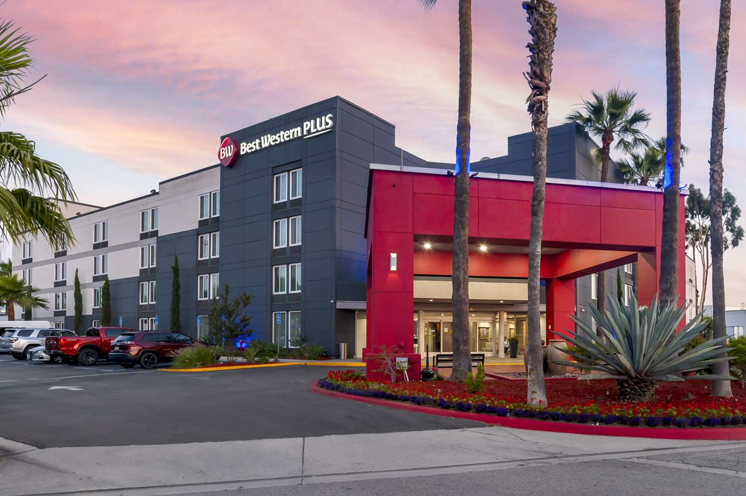 Best Western Plus Commerce Hotel 18/19