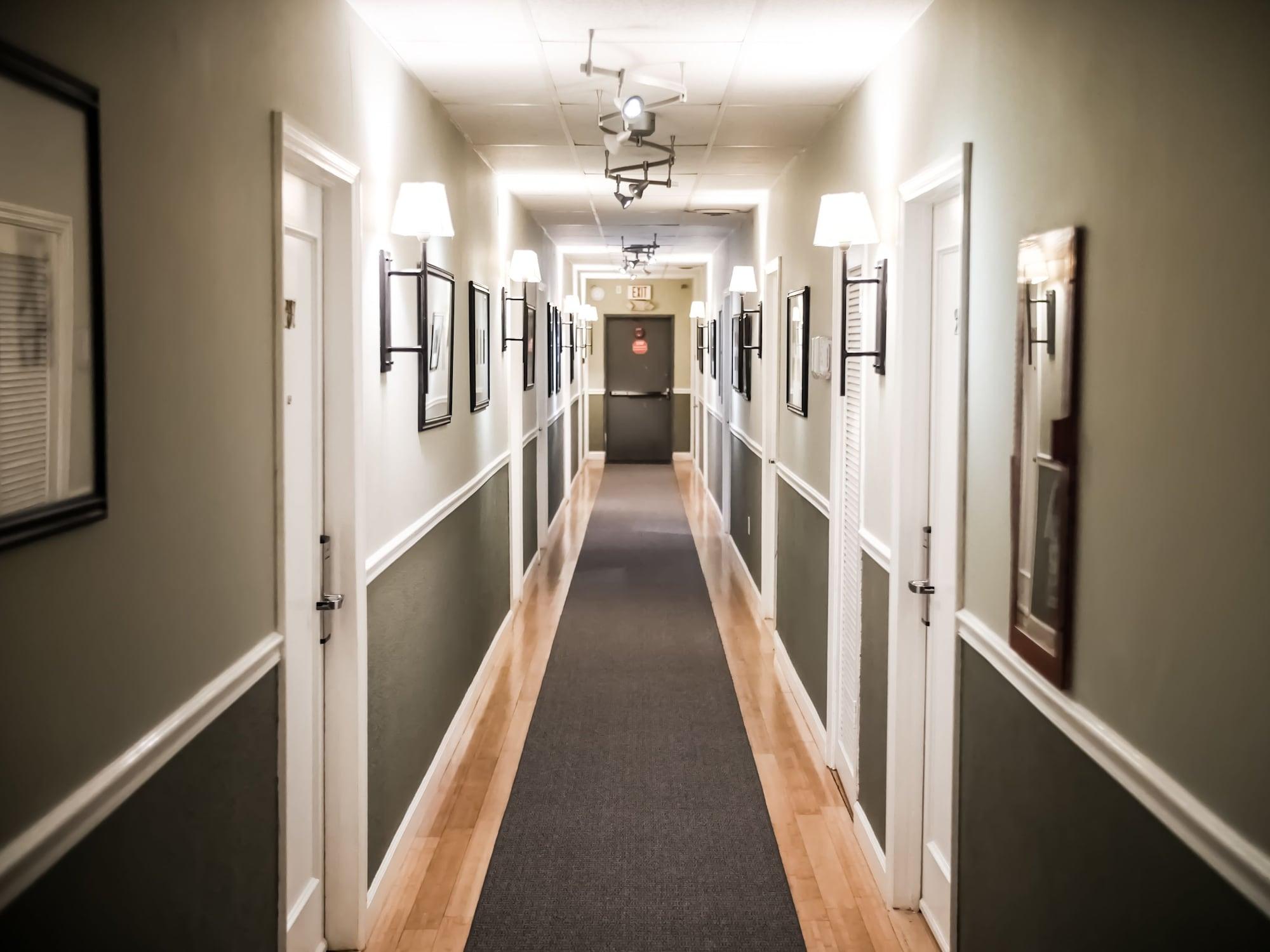 Cadet Hotel 31/46