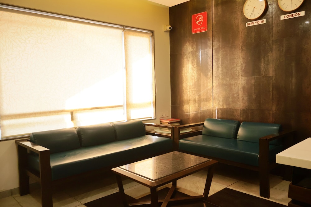OYO Rooms Thaltej SG Highway 30/51