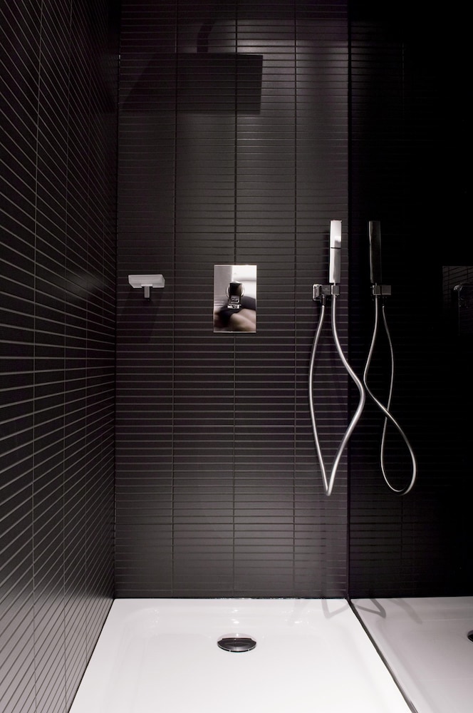 Carbon Hotel 20/61