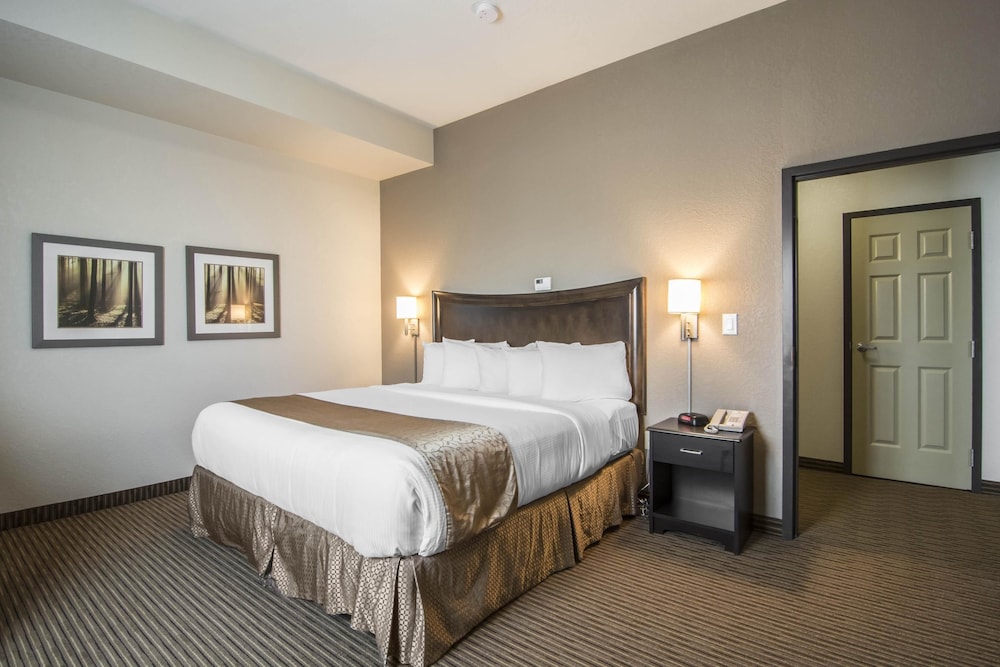 Quality Inn & Suites Thompson, MB 18/41