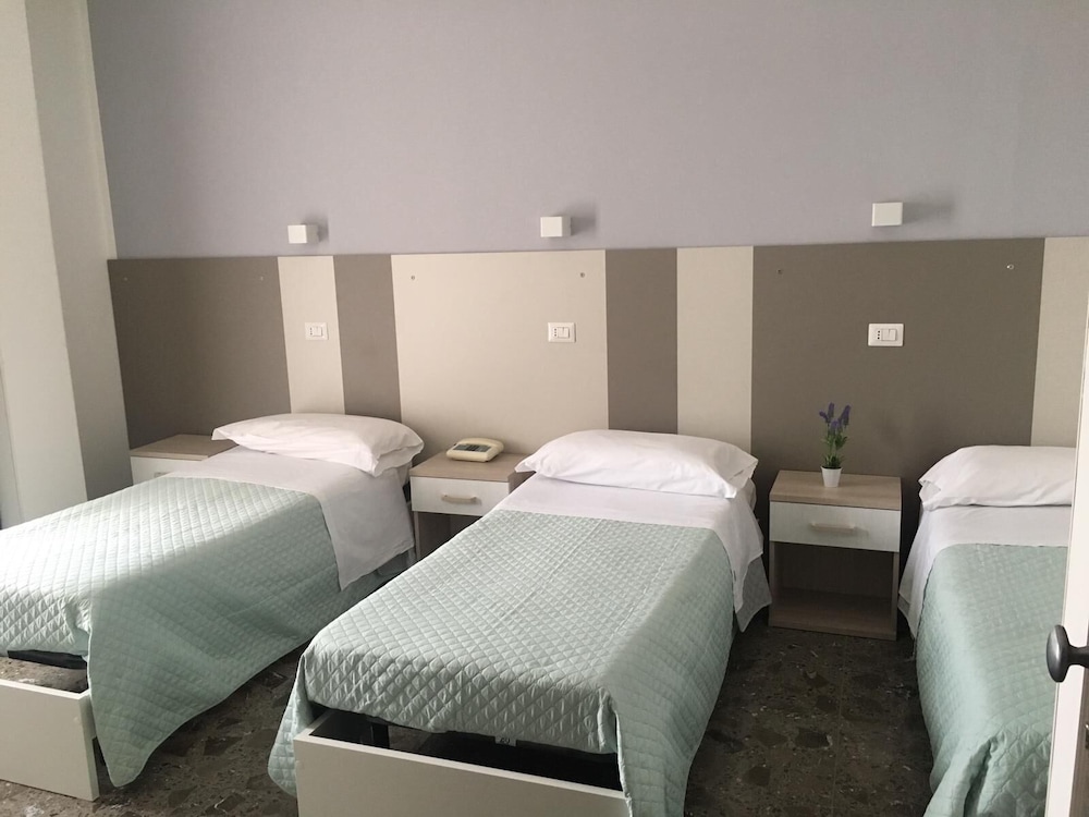 Piccolo Hotel 12/42