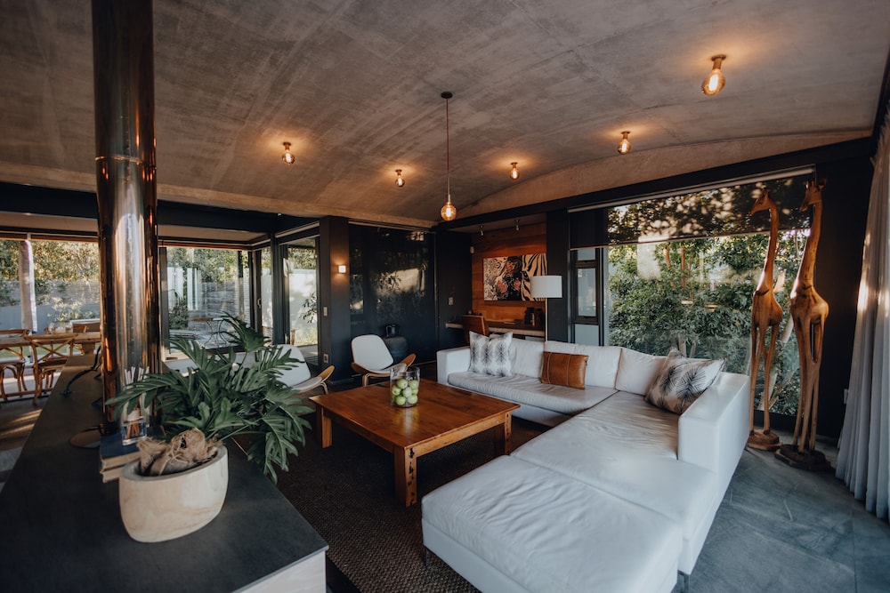 Spanish Farm Guest Lodge 12/90