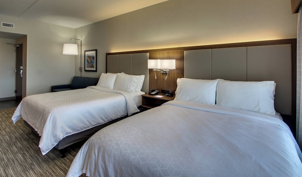 Holiday Inn Express Hotel & Suites Troy 17/67