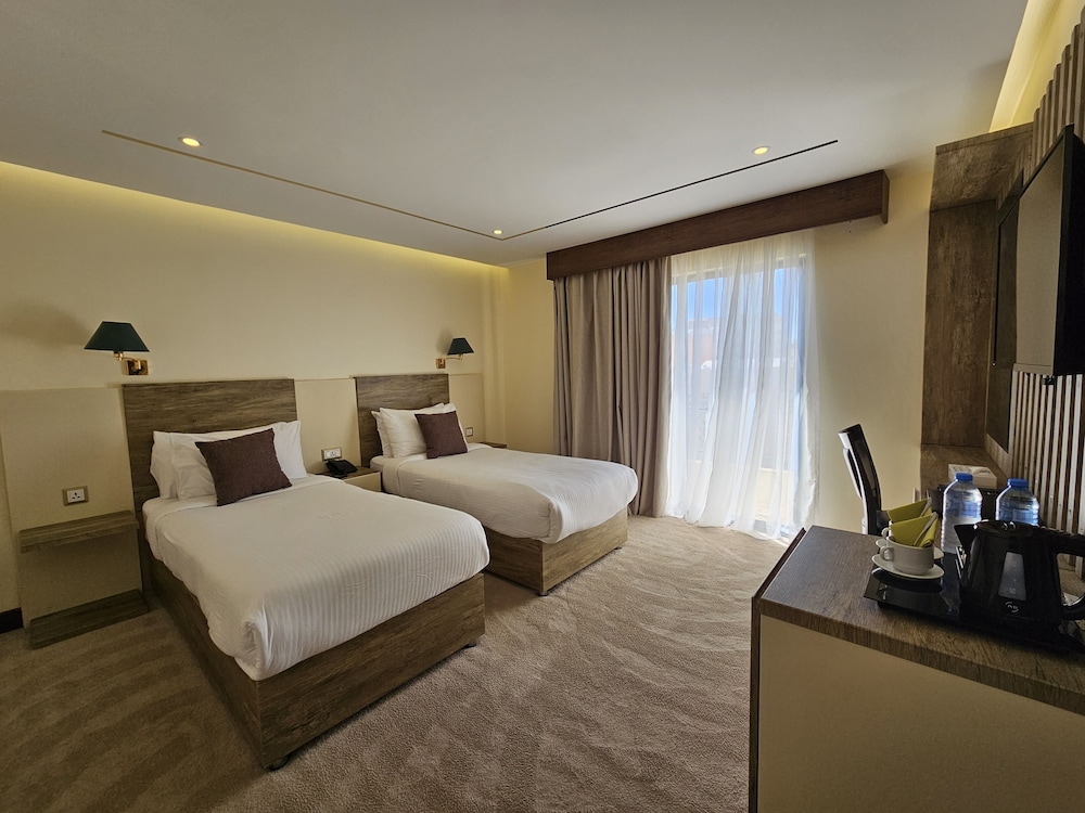Petra Edom Hotel 8/29