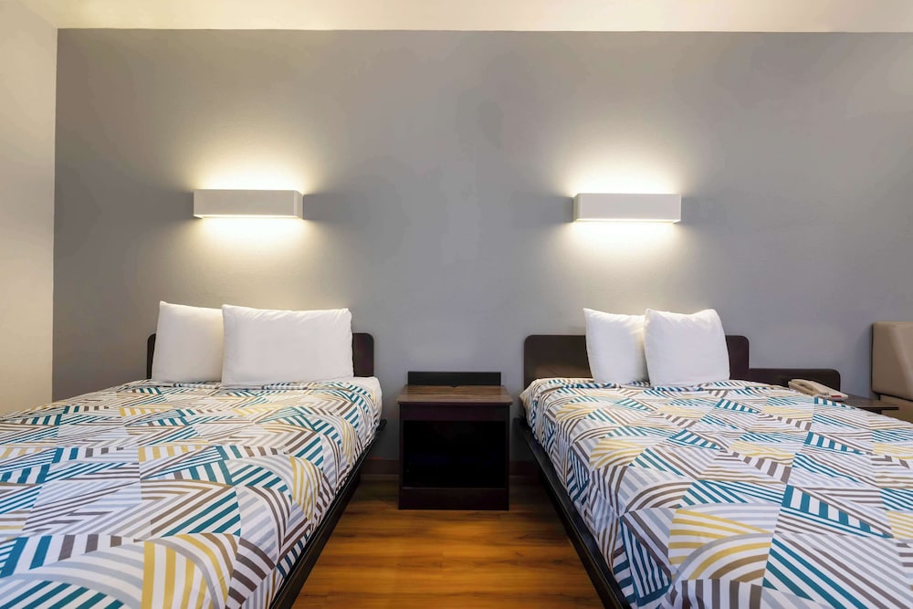 Studio6 Suites Texas City, TX – I-45 South 16/35