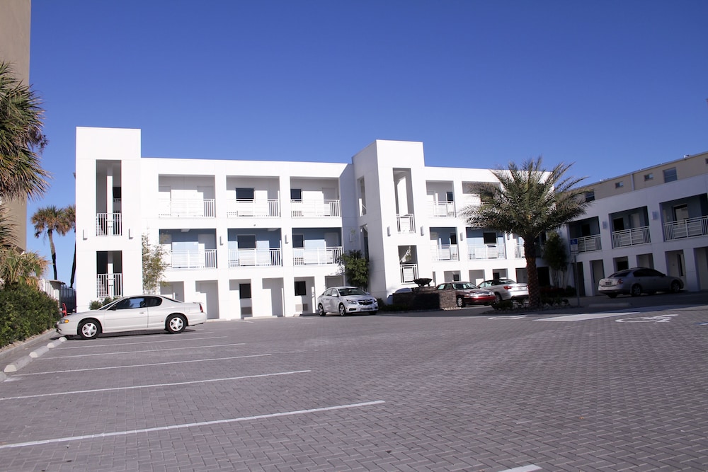 Lotus Boutique Inn Suites 41/57