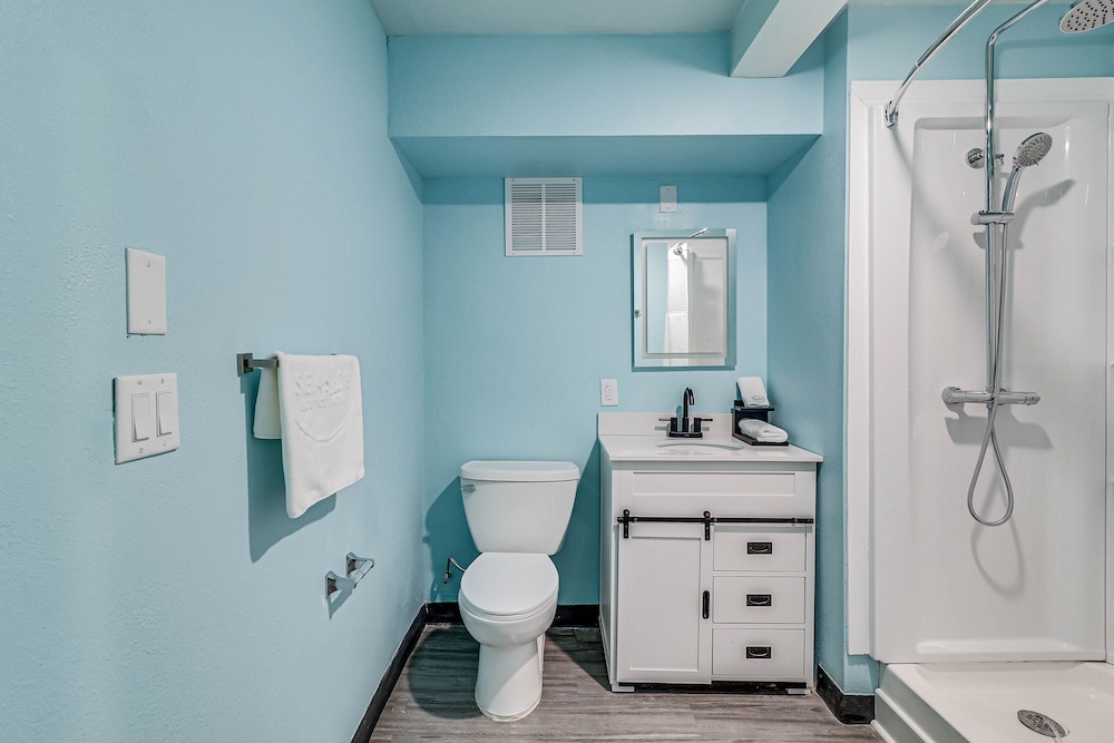 Seaside Boutique Hotel, Waves At Your Doorstep 49/50